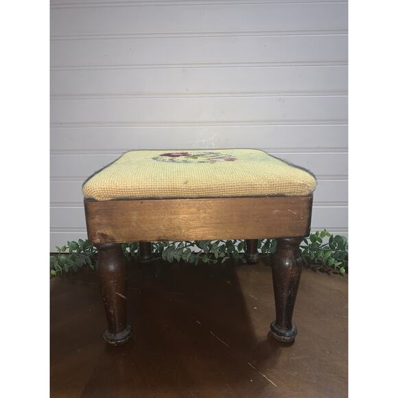 Vtg Heirloom Needlework Embroidered Footstool Floral Design 9.5” X 9.5” X 8” - Picture 2 of 7